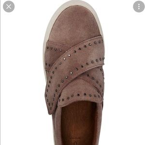 Frye Woman's Nina Stud Slip Dusty Rose 6M